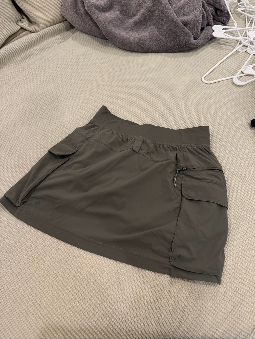 Lululemon Active Drawstring Cargo Skort in Olive - Picture 4 of 5